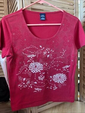 High Sierra Women's Red Floral Scoop Neck Tee Medium